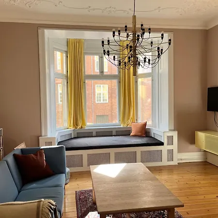 Appartement Klassiek Ruim Herenappartement Bij Tivoli *