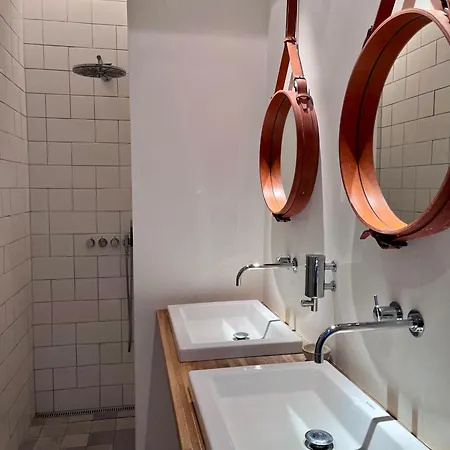Klassiek Ruim Herenappartement Bij Tivoli
